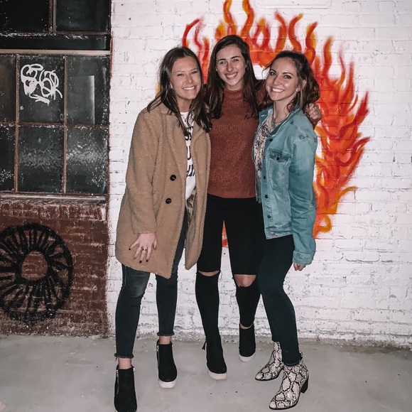 Meet your Posher, Cadie - Picture 4 of 4